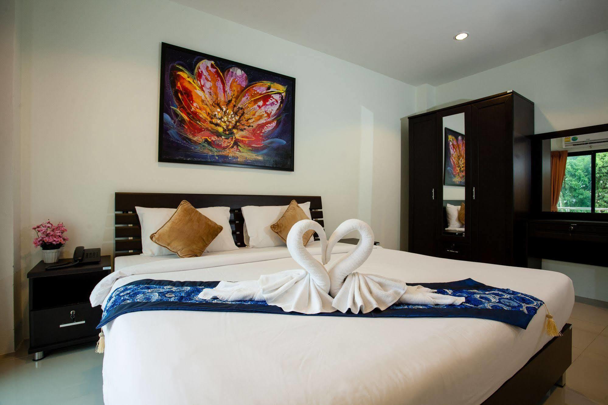 The Wave Hotel Patong Sha Phuket Exterior photo